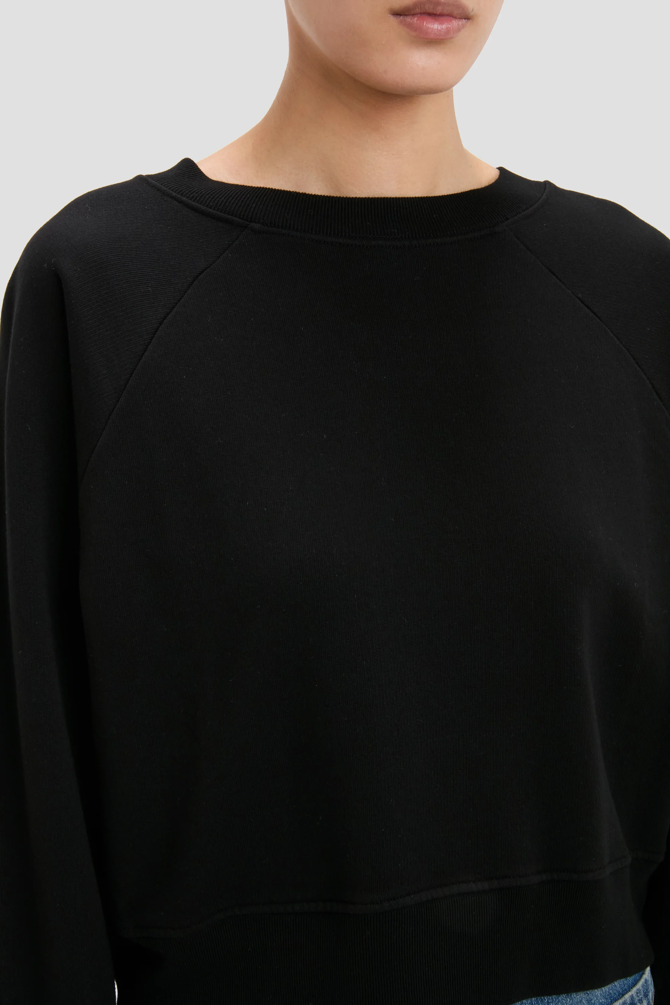 Constance Sweatshirt In Black - Image 3