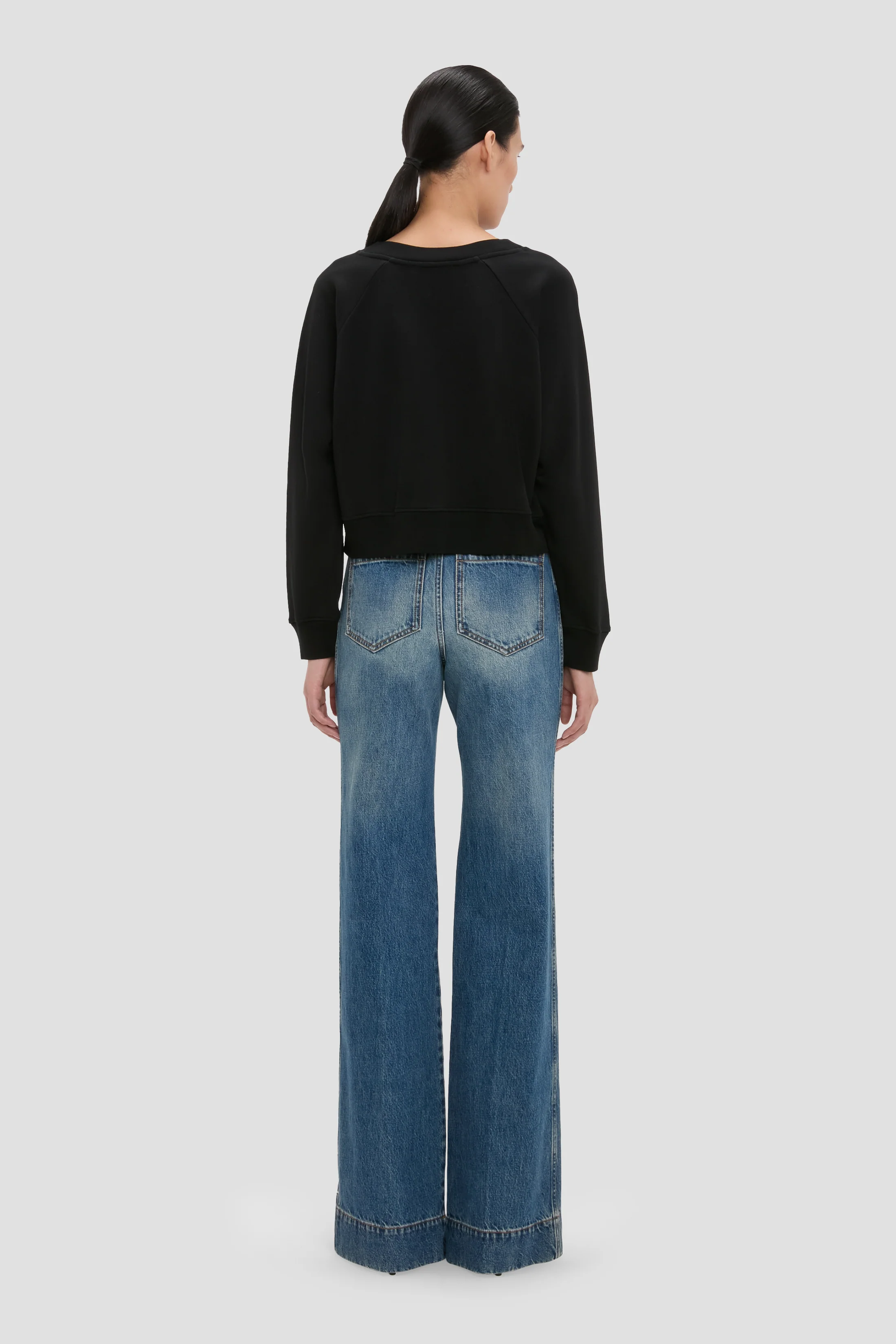 Constance Sweatshirt In Black - Image 4