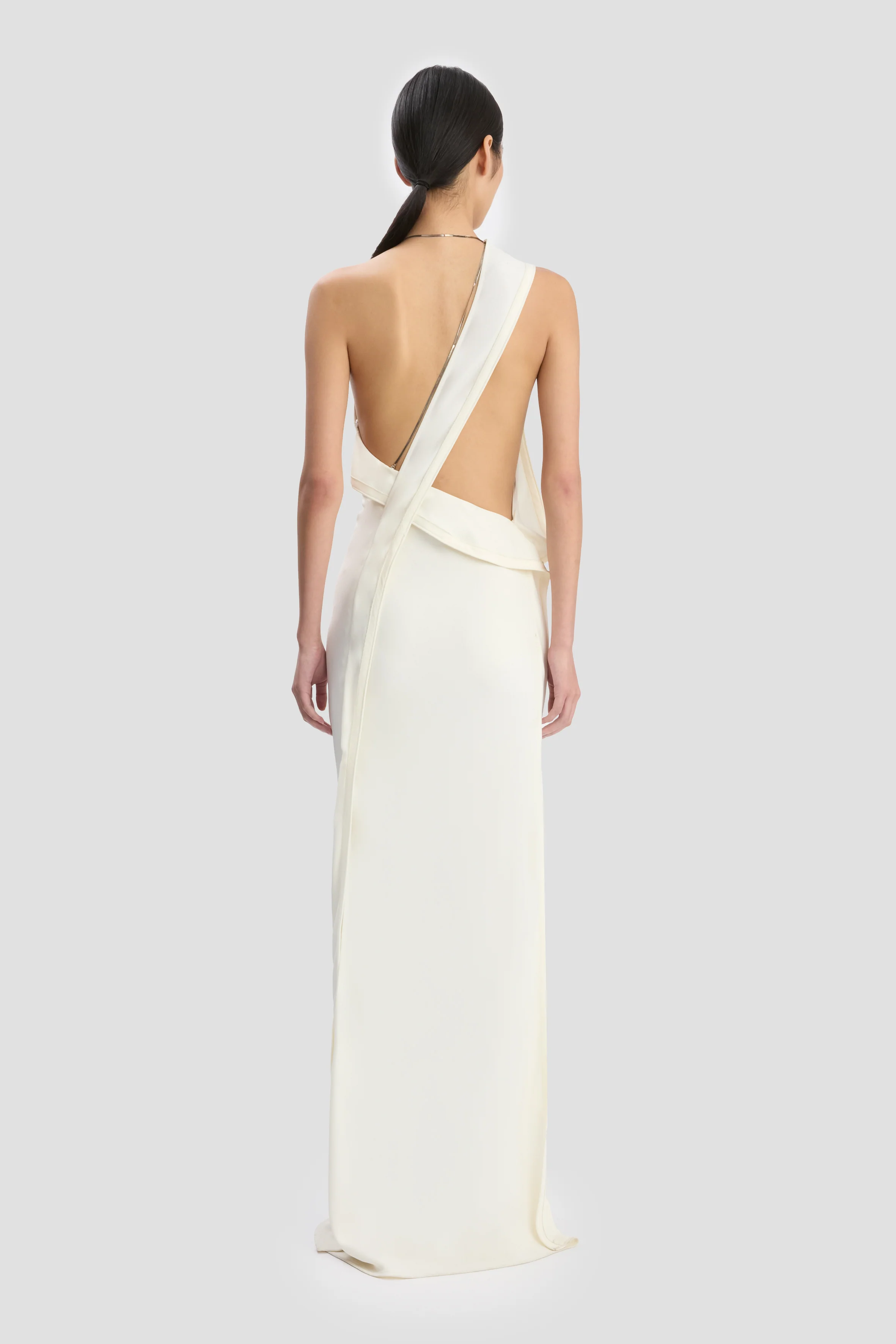 One-Shoulder Chain Detail Dress In Ivory - Image 4