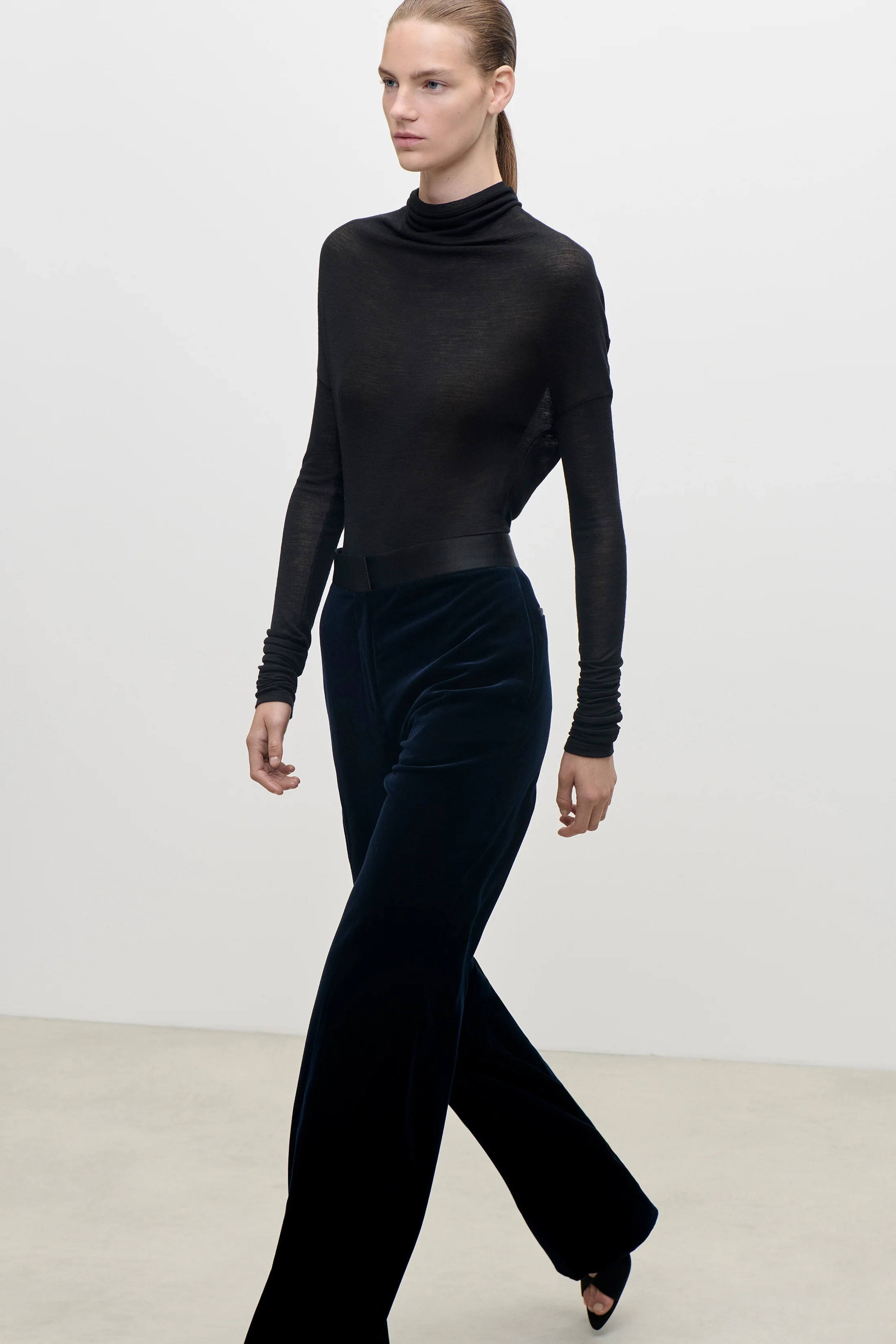 Alina Trouser In Midnight Velvet - Image 7