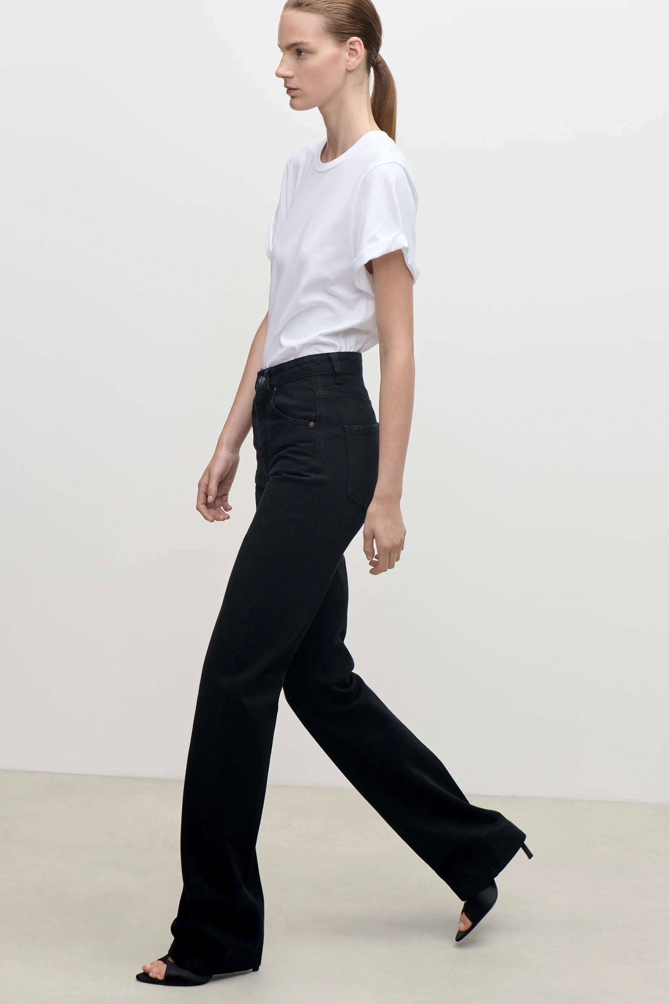 Tilly T-Shirt In White - Image 4