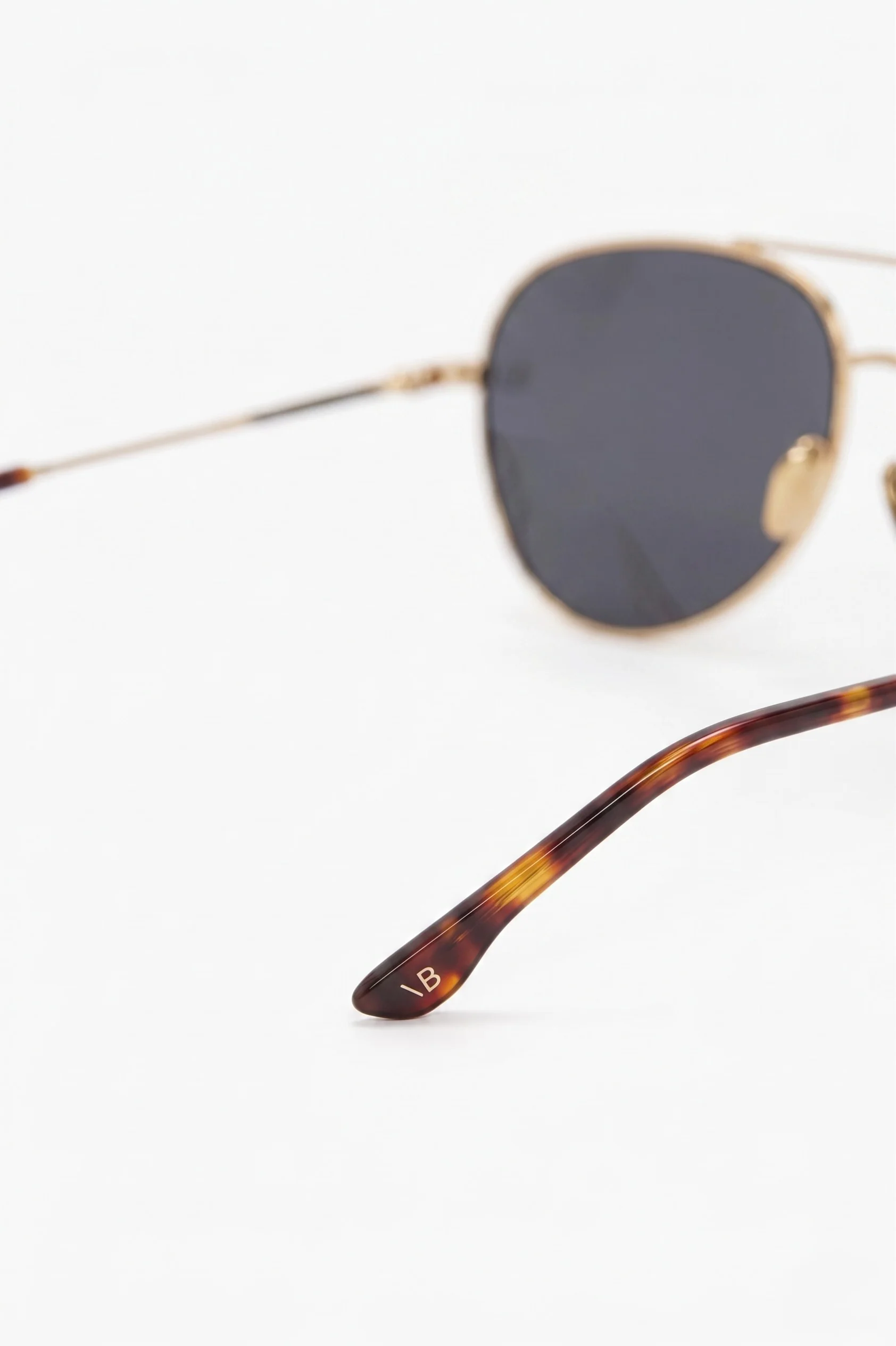 Fine Metal Pilot Sunglasses In Gold Black - Image 3